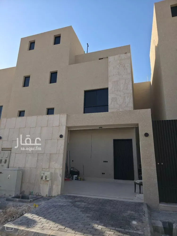 فيلا للبيع في شارع عبدالله بن قتادة — بيت أو فيلا في الرياض