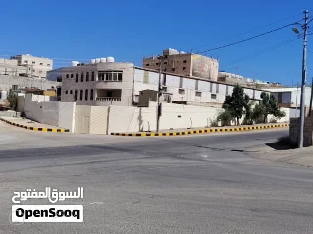 مستودعات للأيجار 600م2 طابق أرضي مع كهرباء 3 فاز في قصير السهل الحي اللي خلف جمرك عمان — مستودع في عمان