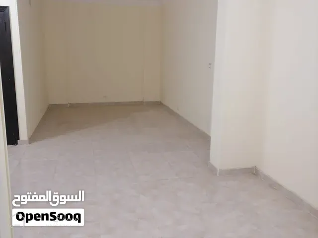 شقة للايجار  القاهرة.   العبور.   الحي الأول.    محلية. 5 — شقة في المنصورة
