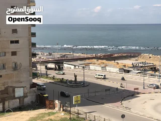 من المالك ع البحر اول عقار متفرع  متاحه اليوم مكيفه فيو جانبي للبحر وسط جميع الخدمات جميع الكماليات — شقة في المنصورة