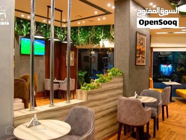 مطعم وكافيه جاهز للتنازل — تجاري في قنا