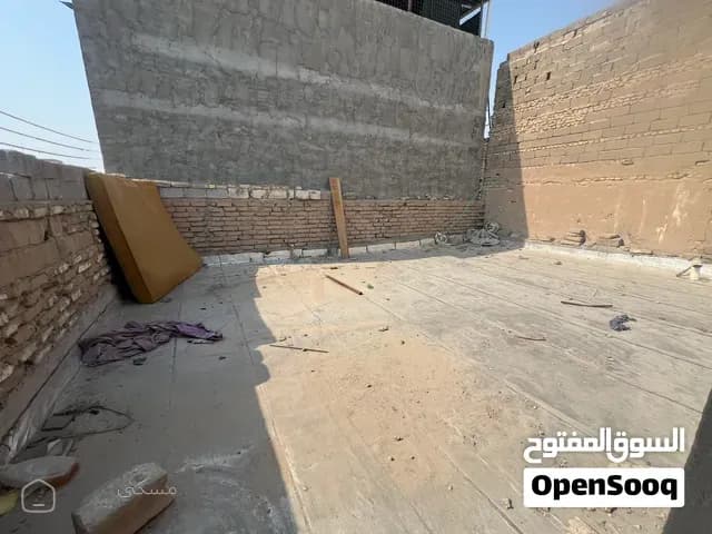 يحتوي البيت على غرف عدد 2+صاله+استقبال+حمام+صحيات+مطبخ — بيت أو فيلا في البصرة