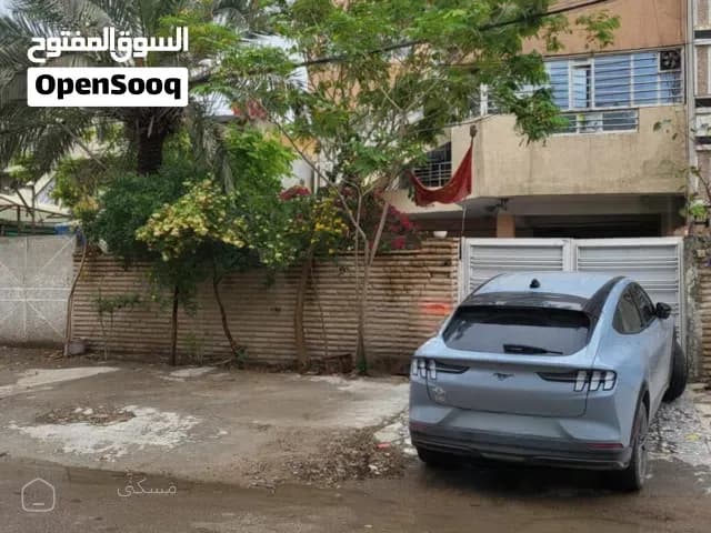 بيت 300 متر ثلاث طوابق في البنوك يصلح للسكن او روضة — بيت أو فيلا في بغداد
