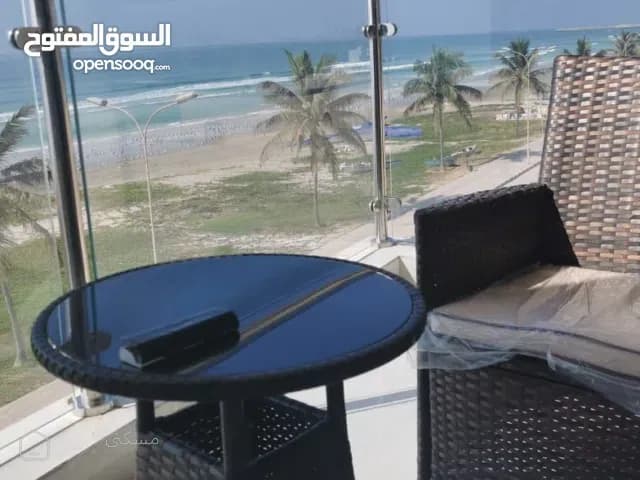 للبيع من المالك مباشر شقة غرفتين وصالة وبلكونة مؤثثة بالكامل مطلة على البحر مباشرة في كورنيش طاقة — شقة في طاقة