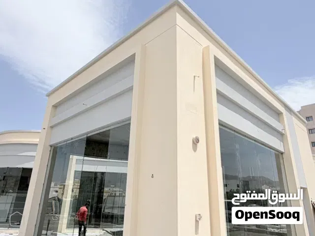محل درايف ثرو مؤجر بعقد 5 سنوات للبيع في الانصب — محل في مسقط