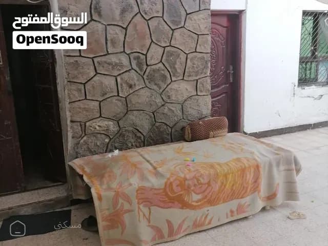 منزل للبيع شارع رئيسي خط الوكالات عبدالقوي — محل في عدن